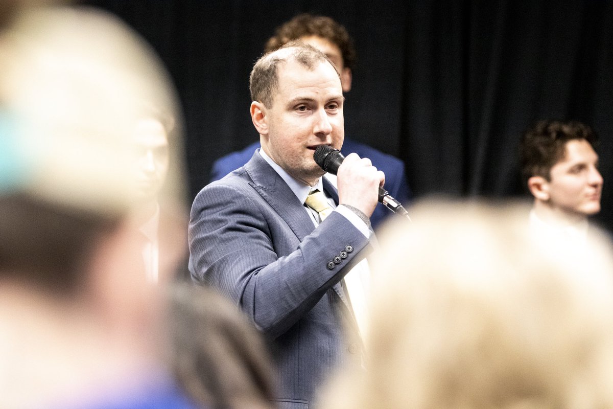 NanooksHockey's tweet photo. This guy for #CoachOfTheYear⤵️⤵️⤵️

#NanookNation x #RuleTheNorth https://t.co/e5jra3THU0