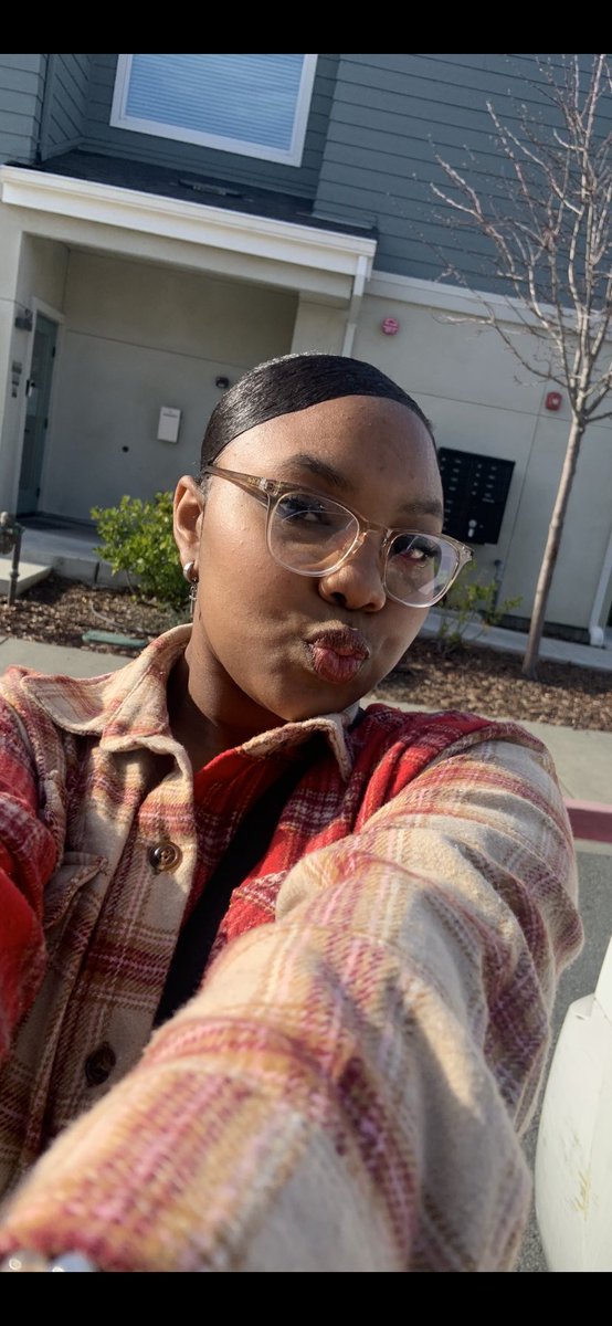 beautifultri's tweet photo. My 16 year old dope as fuck and what about it…. People don’t see her much cause I keep her tucked #avirgin #smartasfuck #proudparent #fireasssibling https://t.co/StWbDIveh0