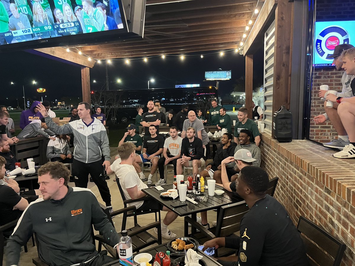 UPIKEBasketball's tweet photo. Guys were treated to some Louisiana style food tonight as well as some team interaction activities. 

Thanks to @CoachBlank for putting together an awesome welcoming experience for the participating teams in Alexandria. https://t.co/tUnxh1dsmw