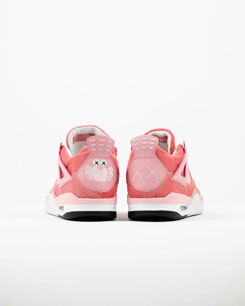 Kaws x Air Jordan 4 “BFF”

⬅️OR➡️