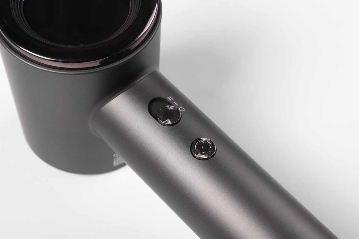 szcreade's tweet image. Introducing the latest arrival, the BLDC High-Speed Hair Dryer, equipped with a brushless motor with 110000 rpm, creating a powerful gust of air to dry your hair in no time.

#Creade #bldc #BLDCmotor #BLDCHairdryer #salonhairdryer #negativeionshairdryer #highspeedhairdryer
