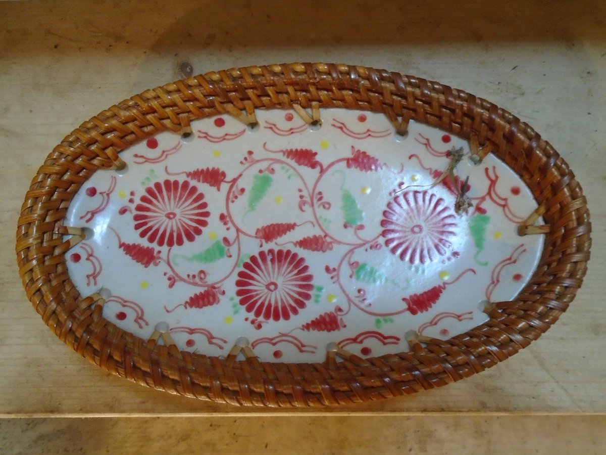 Vintage Japanese Porcelain Trinket Dish with Rattan Edging etsy.me/3JfPUI1 #red #brown #bedroom #bohemianeclectic #japaneseporcelain #japanesepindish #japanesechinadish #japanesejeweltray #orientalpindish