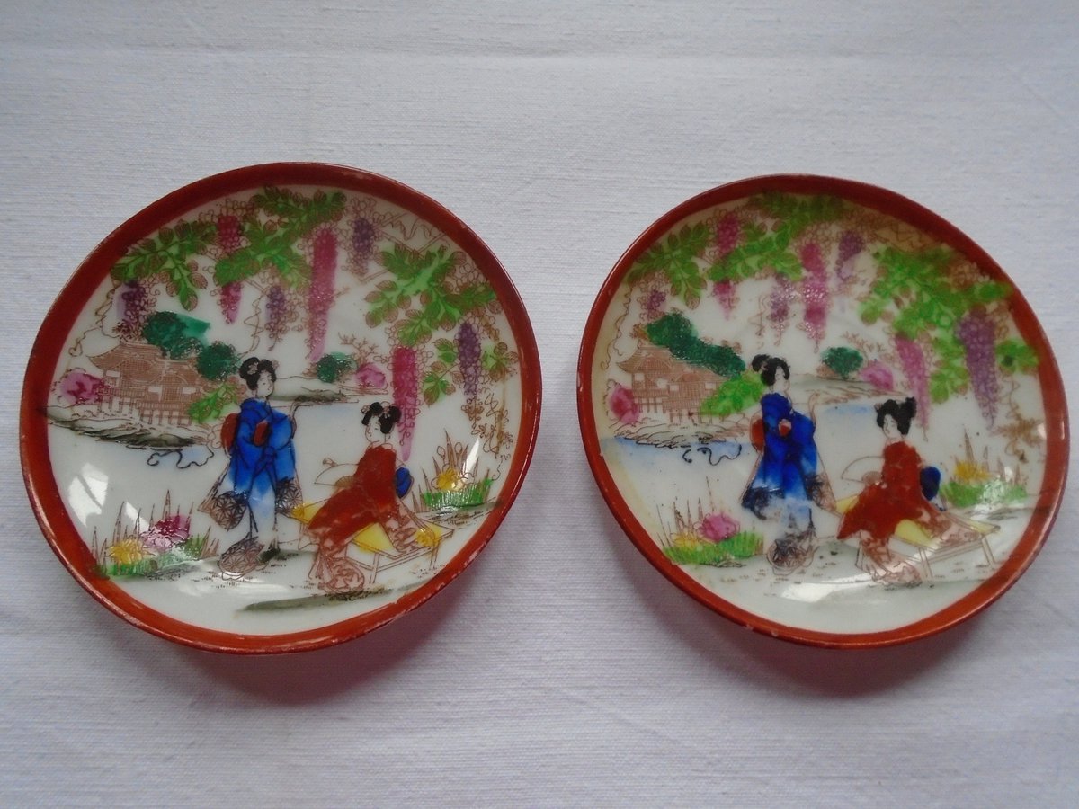 Pair of Matching Individually Hand-Painted Japanese Fine Porcelain Pin Dishes etsy.me/3L0hdro #housewarming #japanesepindish #japaneseporcelain #japaneseringdish #japanesedishes #orientalpindish #orientalri