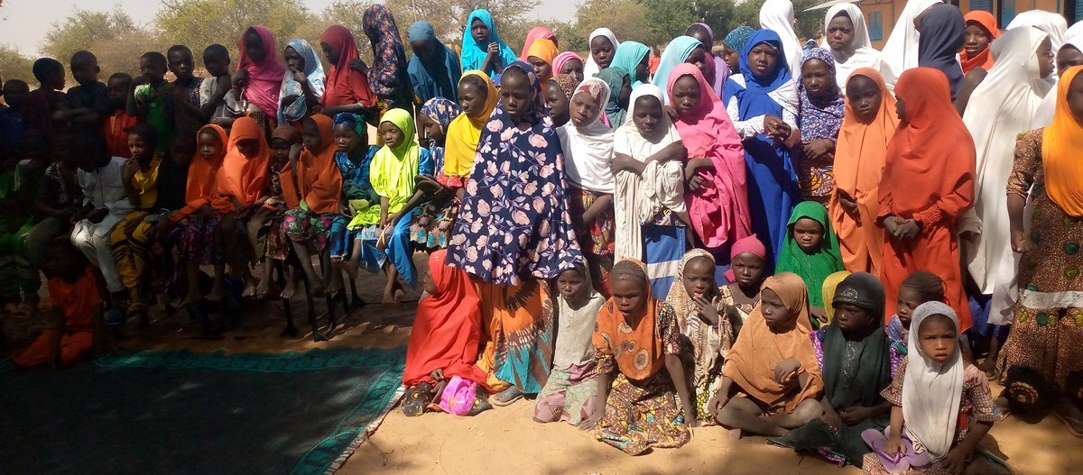 AbdoulKaderLaw9's tweet photo. C'était lors de la campagne de sensibilisation sur la Gestion de l'Hygiène Menstruelle (GHM) et la Scolarisation de la Jeune Fille (SCOFI) dans les villages de Kotaré; Guidan Tawayé et Guidzn Bako Mayahi/Maradi/Niger
#Planniger
#Breakfree
#Réseaudesassociationsmayahi https://t.co/7h49fLPuGo