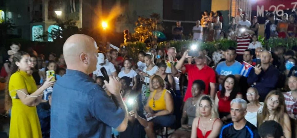 GHNordelo5's tweet photo. Estamos en audiencia cederista en la Zona 131 de los CDR, en Punta Brava,  La Lisa, donde las actividades comenzaron desde temprano en la mañana. #Cuba #CDRCuba #YoVotoXTodos #MejorEsPosible https://t.co/DEJwyGEjvc