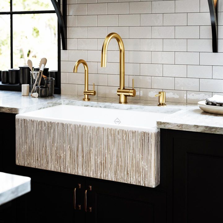 Canaroma's tweet photo. Fireclay sink with simple symmetry fine vertical lines creates a minimalist look that express a design sophistication and architectural attitude akin to modern art. https://t.co/LJlepCEMQc