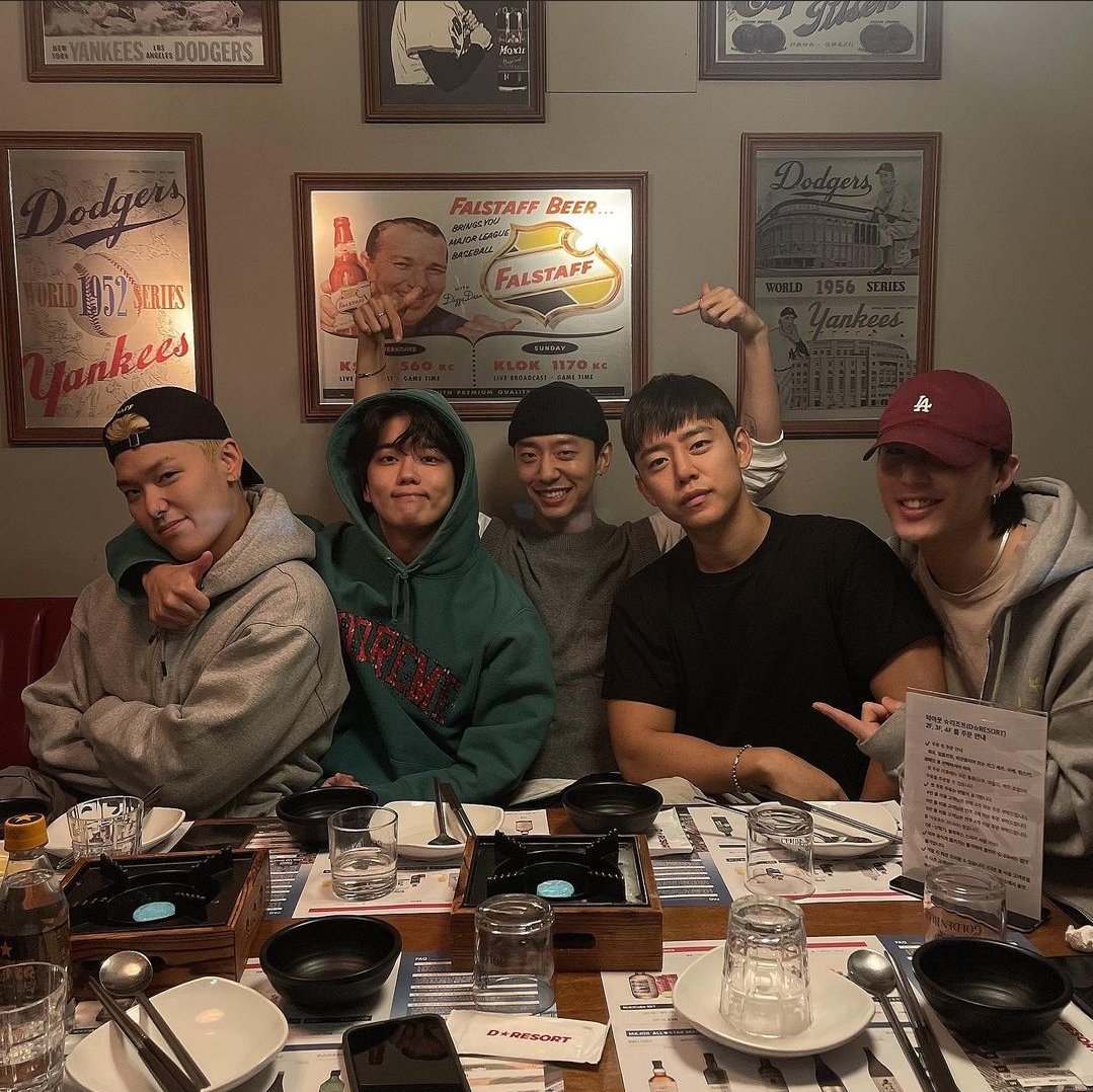 LunarNabi_96's tweet photo. These B.A.P. reunion photos ๐ญ๐ฅน I miss them so much! I can't wait for y'all to be on stage together again! #BAP #BabyForLife https://t.co/i2N9XScmFd