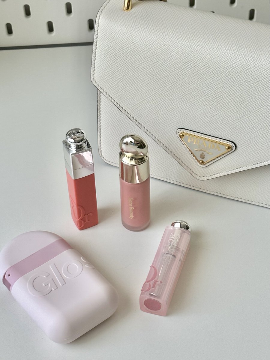 dieuhyuck's tweet photo. pink (white) ☁️ https://t.co/bRh9828PKD