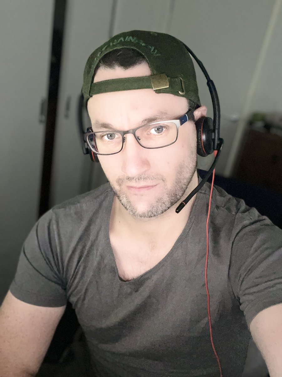 djmelbau's tweet photo. Have a great Monday everyone … let’s hope this week is a little less chaotic then the last but time will tell 😬😬😬 #mondayfeels #gayprofessional #singlegayguy #gaymelbourne #workingfromhome #NewWeek #wheredidtheweekendgo https://t.co/JMFIWaYLuJ