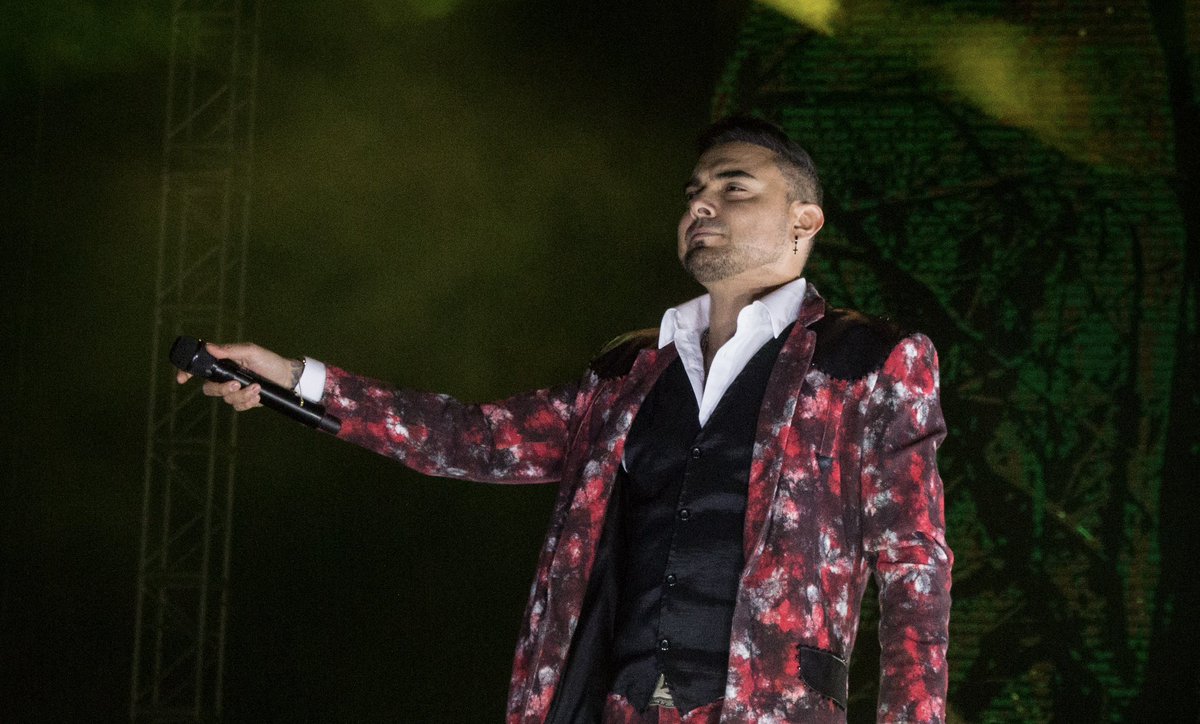 lgfmex's tweet photo. @ElRecodoOficial nos puso a cantar sus más grandes éxitos en el teatro del pueblo de #LaGranFeriaDeMéxico. Aquí te compartimos los mejores momentos de anoche. 🤠🎡 https://t.co/JpyZd4gETx