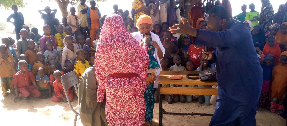 AbdoulKaderLaw9's tweet photo. C'était lors de la campagne de sensibilisation sur la Gestion de l'Hygiène Menstruelle (GHM) et la Scolarisation de la Jeune Fille (SCOFI) dans les villages de Kotaré; Guidan Tawayé et Guidzn Bako Mayahi/Maradi/Niger
#Planniger
#Breakfree
#Réseaudesassociationsmayahi https://t.co/7h49fLPuGo