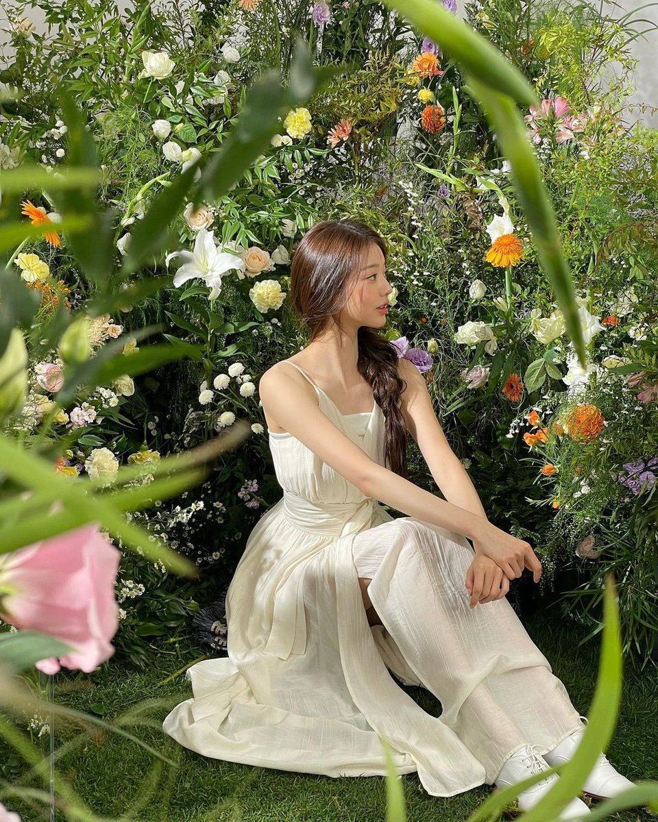 ivepics_'s tweet photo. wonyoung instagram update https://t.co/oAw0T9dJ8w