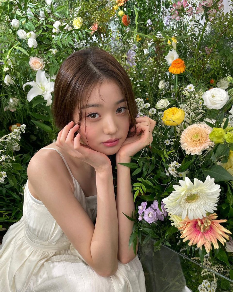 ivepics_'s tweet photo. wonyoung instagram update https://t.co/oAw0T9dJ8w