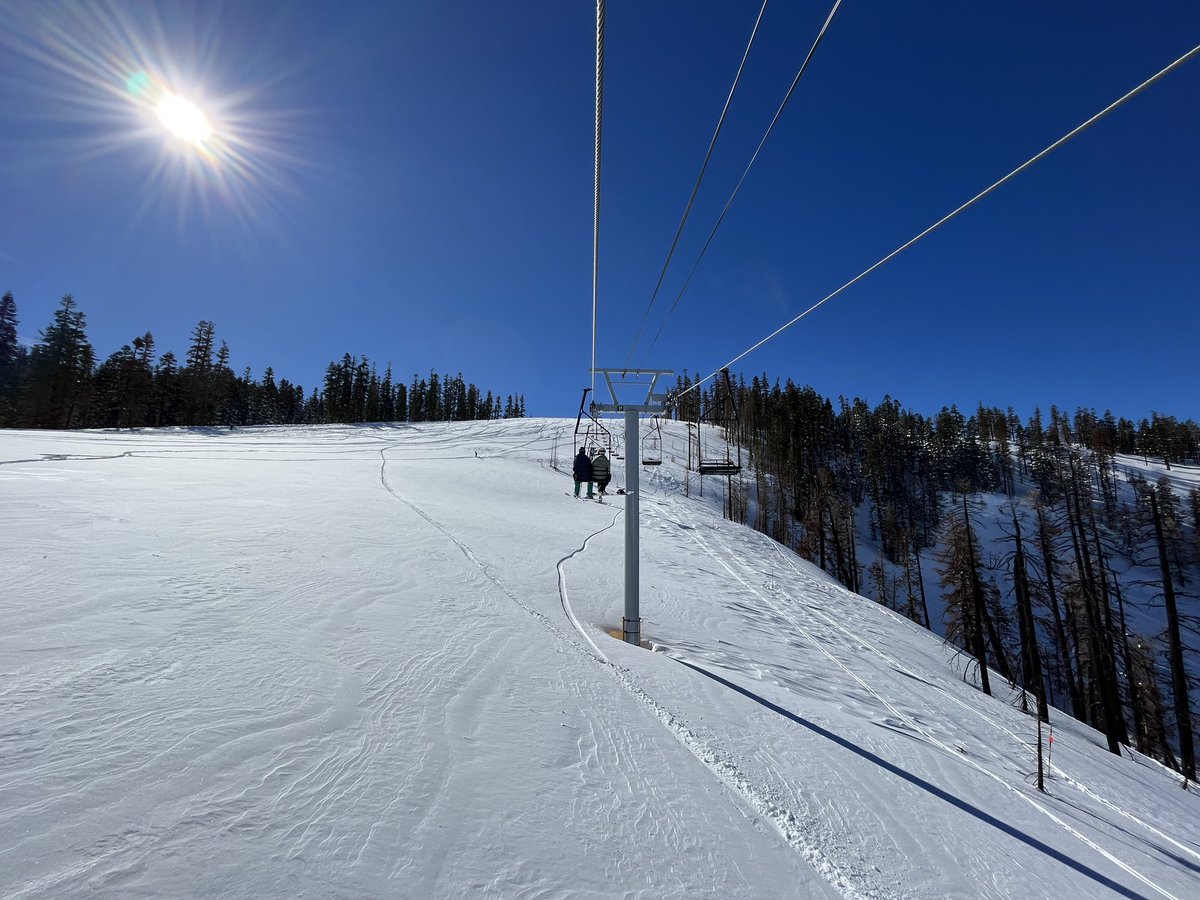 Slashcrashcup1's tweet image. Sierra at Tahoe with Fam.  Loving that powder.  I actually tried to livestream it but bad signal :(