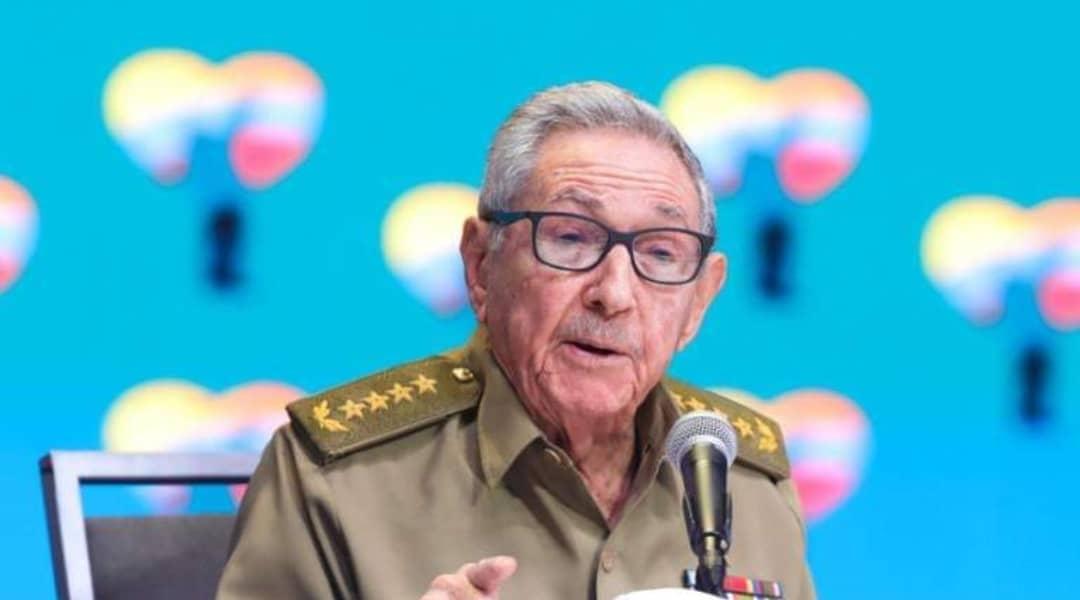 #Raúl: Chávez y sus compañeros de lucha estremecieron a nuestro continente e impactaron la historia contemporánea de Nuestra América. Hemos sido marcados por Chávez.

#ChavezVive