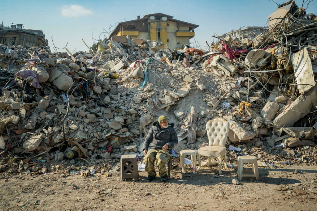 Today it's exactly been a month since the devastating earthquakes struck Turkey and Syria. In #Turkey alone over 45,000 have lost their lives. At least 1,5 million are now homeless. Over 214,000 buildings have collapsed or are heavily damaged +