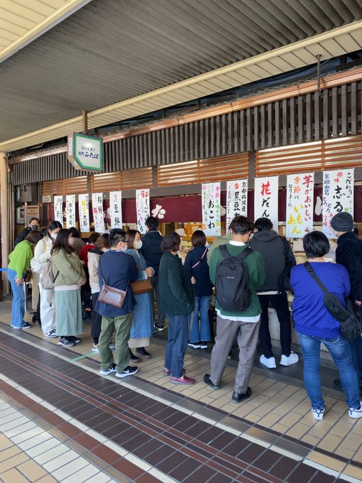 京都に来たらまずはもちろんたまこまーけっとの聖地巡礼からです 