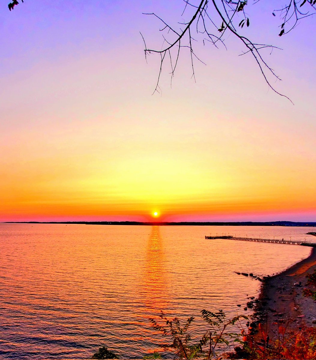 followcb's tweet photo. Wrapping up #sundaysunsets with a #sunset pic from my home city of #newhavenct on a spectacular January twilight 😍 
Thanks to @_sundaysunsets_ @RoarLoudTravel &amp; @MadHattersNYC 
for another fantastic #Sunday of beautiful sharing!! #poeticsunsetescapes See you all in #april https://t.co/gCKkbSjXnb