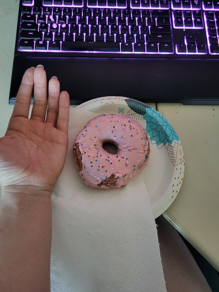 KasstraNSFW's tweet photo. This donut...is FUCKING GIANT https://t.co/oX0gKcYQn0