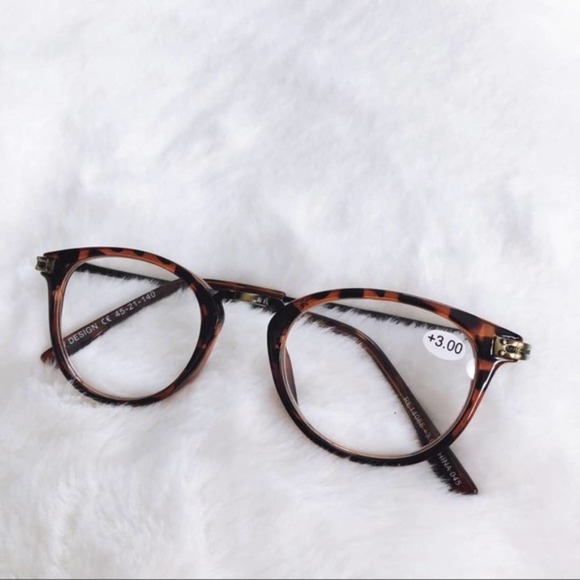 redruby40's tweet photo. So good I had to share! Check out all the items I'm loving on @Poshmarkapp #poshmark #fashion #style #shopmycloset #hunterfortarget #stylens: https://t.co/tFQAT4qij7 https://t.co/c216FME6of