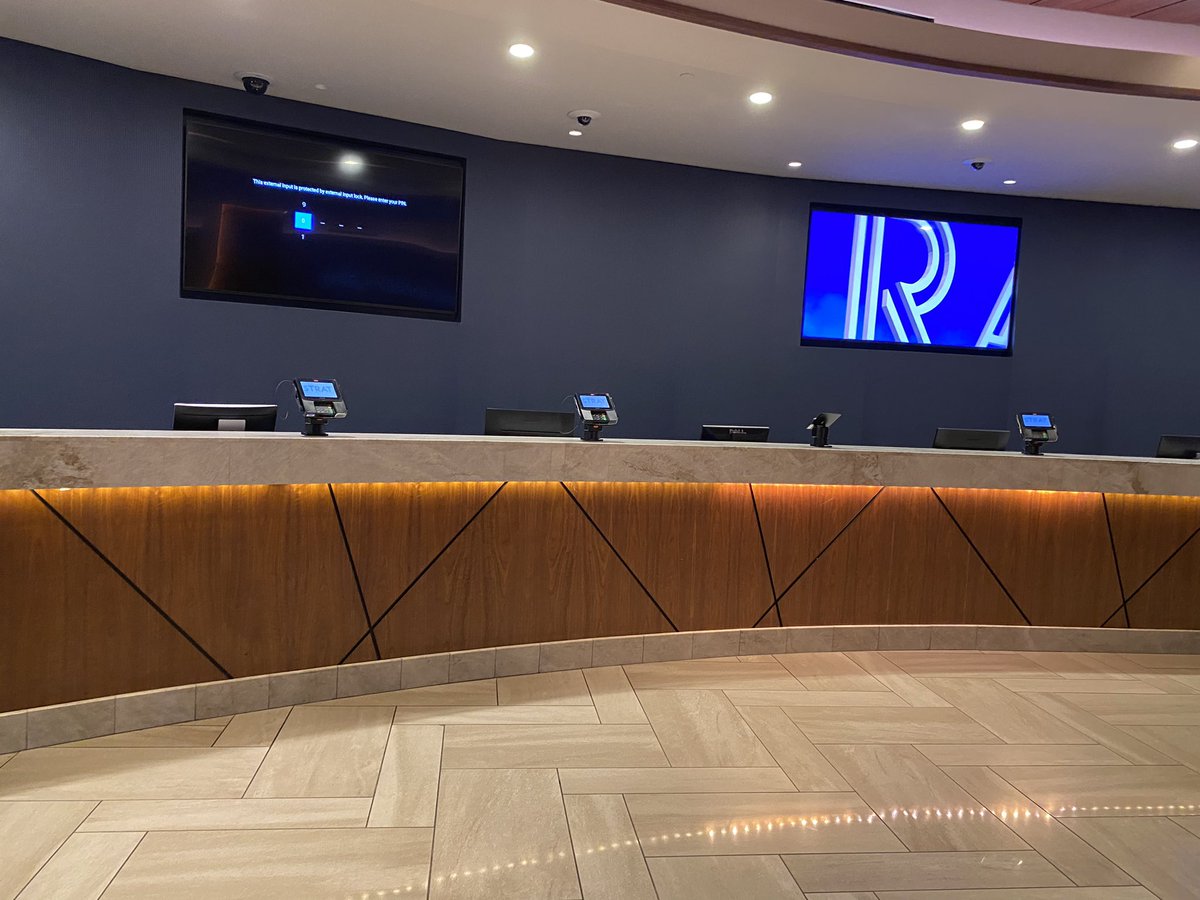 WilderWrites's tweet photo. @stratvegas LOTS of empty customer service terminals at the Strat in Las Vegas #TheStrat #lasvegas https://t.co/eqwJiUg7mU