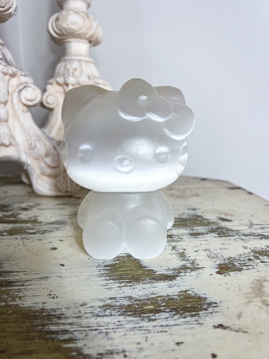 sailorstarstore's tweet photo. 3lb reset button ✨

Selenite Hello Kitty https://t.co/n8a6e2egeK