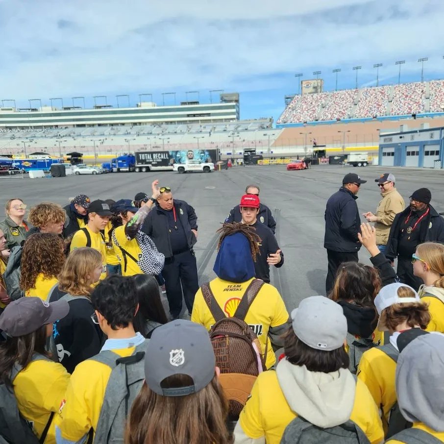 CCSDEngage's tweet photo. #repost Great Sunday fun with students from Clark County School District! Can't wait to talk to them Monday at school to see what they thought about the day!
Reposted from @fuelforsuccess
.
@ClarkCountySch #cadwalladermiddleschool #ccsdcommunity #ccsdpartnership #CCSDEngage https://t.co/XrDtFC6cMy