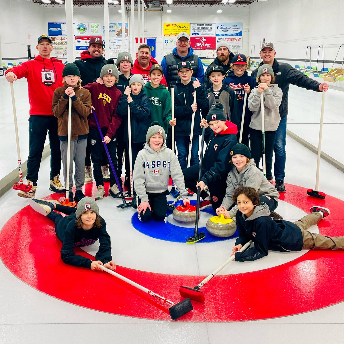 2011Albertacrew's tweet photo. Boyz (and Men) with Brooms 🧹 

#curling #dryland #teambuilding https://t.co/xCnAMAqwpN