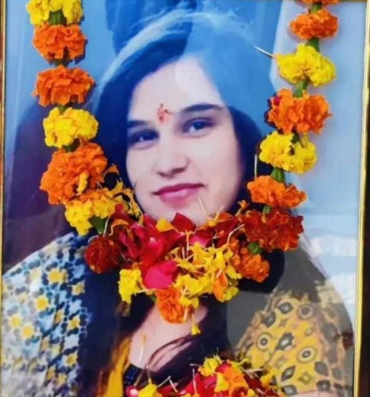 Ch_Rohit_Gujjar's tweet image. कुछ समाज के पेजों को चूड़ियां भेजने का दिल कर रहा है जो नपुंसक पेज धारी एक बेटी के न्याय के लिएं ट्वीट तक नही कर सकते ।  

#justiceforsheetal