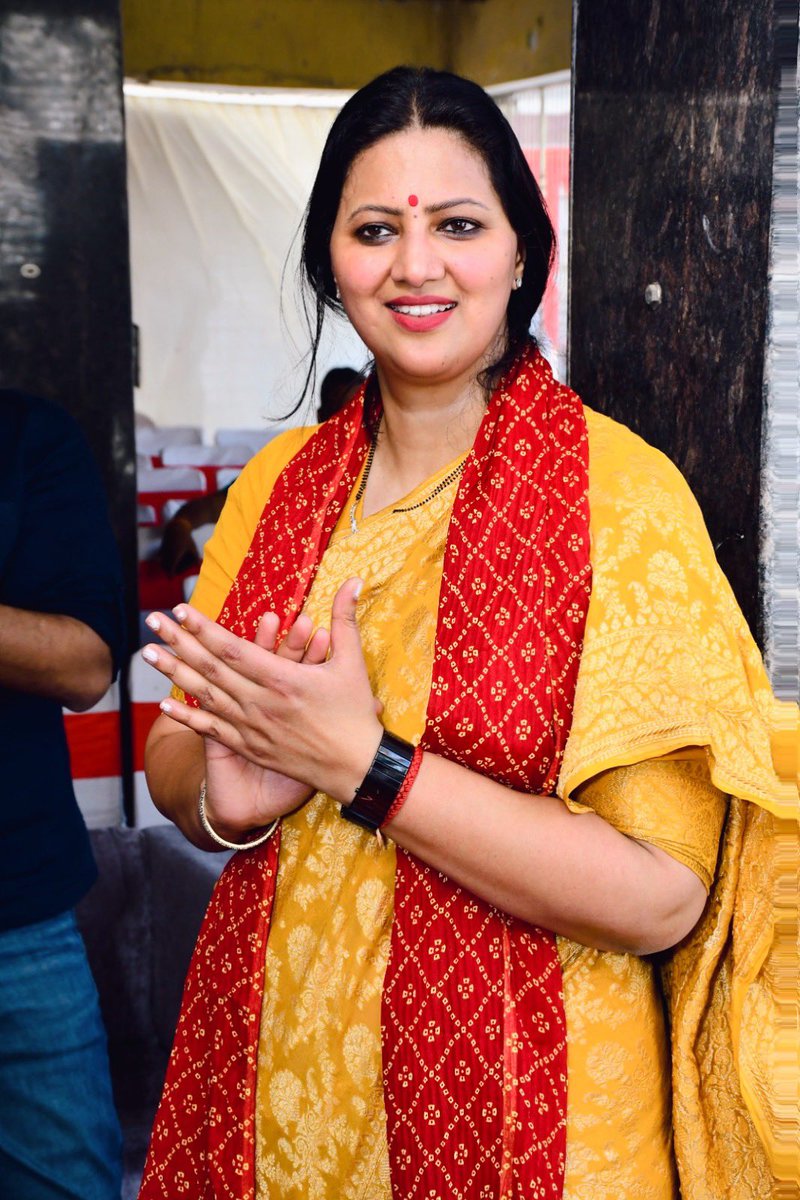 BeenaLawania's tweet photo. जिसने भी ख़ुद को मज़बूत किया हैं उसने हमेशा दूसरों का प्रोत्साहन किया हैं ।Given in tough situations if you have gathered your strength to be poised you will silently motivate others.#beenamusings #agratwitter #Brajkiholi #MondayMotivation #clapforothers https://t.co/7NtSZz0sXl