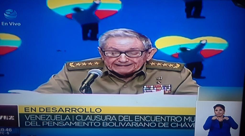 #Somoscuba Hermosas palabras de nuestro G.E Raúl Castro Ruz en el 10 Aniversario de la partida física del comandante Chávez. Raúl le dijo al mundo de q #ChávezVive
#ChavezCorazonDelPueblo