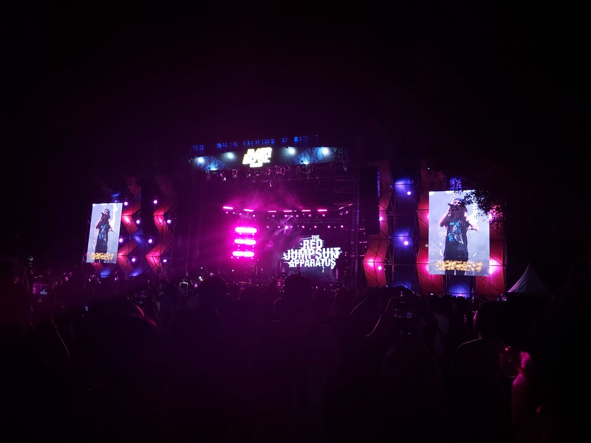 cewekbangetid's tweet photo. Yang juga ditunggu-tunggu, akhirnyaaaaaa.. THE RED JUMPSUIT APPARATUS π₯π₯β€
#EverblastFestival2023 #TheRedJumpsuitApparatus
#Everblast #everblastfest2023 #Nostalgia2000an #Festival2000an #cbid_en https://t.co/fxZW4YfKKV
