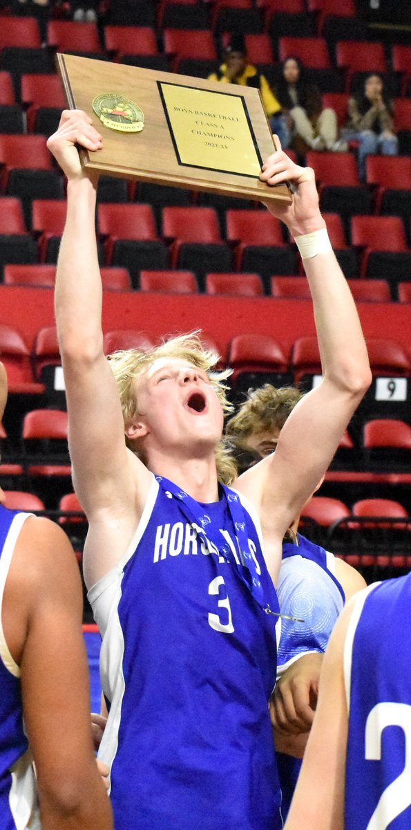 TierReport's tweet photo. HIGH SCHOOL BOYS' BASKETBALL: HORSEHEADS RALLIES TO TOP JC FOR FIRST SECTIONAL TITLE SINCE 2016 (24 PHOTOS). . . @HorseheadsAD @HhdsSchools @jlimonce @cookjackson3 

https://t.co/P8fC72MVDu https://t.co/mOdWWYkF4s