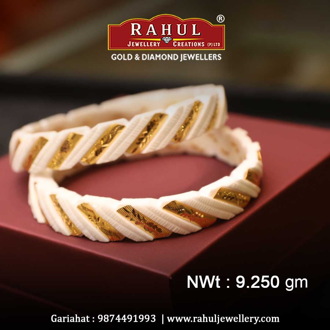 Experience the beauty of tradition with our timeless bridal jewellery.
NWt: 9.250 gm
Contact us: 9874491993
Visit: rahuljewellery.com
#RahulJewellery #jewellerycollections #jewellerymaker #jewellerydesign #goldjewellery #jewellery #GoldJewelleryDesigns #DesıgnerJewellery