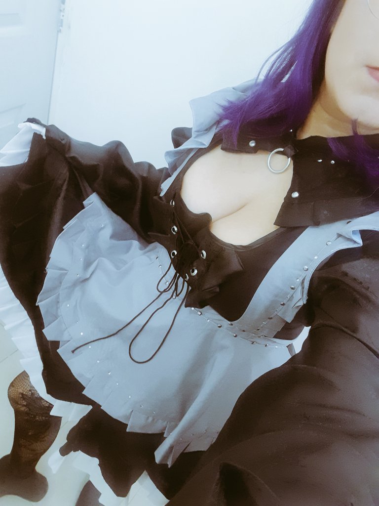 Roalacky24's tweet photo. Día de Marin en Maid #cosplayergirl #Anime #marinkitagawa https://t.co/P30DJEwmq1