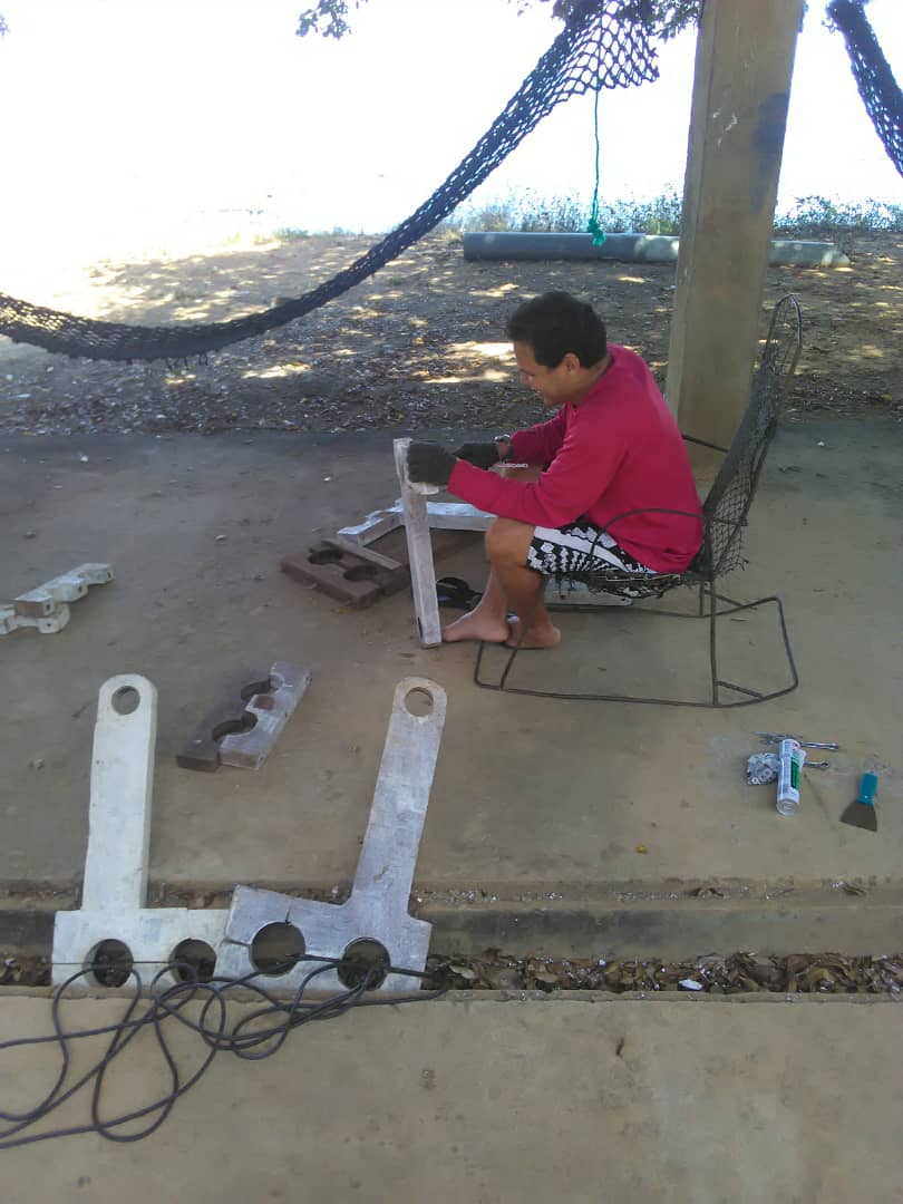 HilciasNeptali's tweet image. El equipo #Imparable de @GPintoVzla y de @FidaesSuc en la construcción de una nueva jaula de peces en la estación de #Fragata porque la Acuicultura es Amor por Sucre.

#SucreLealAChávez 
#SomosLosDeChávez