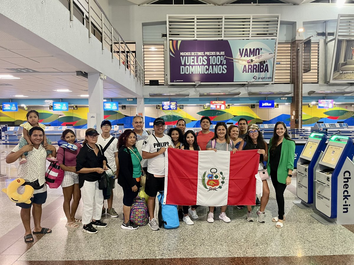 Hoy regresaron al Perú 35 connacionales afectados por la suspensión de Viva Air, gracias a la Embajada y <a href="/AraJetAirlines/">Arajet</a> . Del 28 de febrero a hoy se ayudó a más de 100 connacionales afectados, en aerolíneas como <a href="/latamairlines/">LATAM Airlines</a> y <a href="/avianca/">avianca</a> . Buen regreso! 🇵🇪
<a href="/CancilleriaPeru/">Cancillería Perú🇵🇪</a>