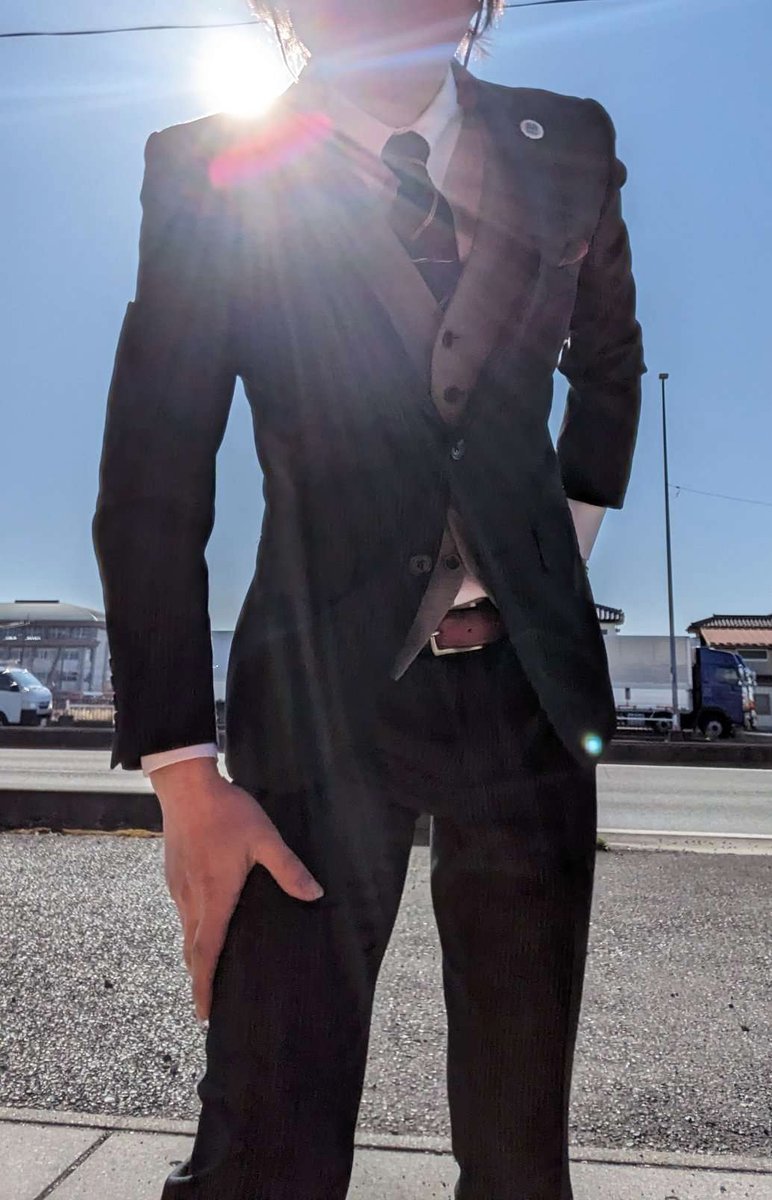 konomuraZ's tweet image. 後光

#そうだスーツ着よう
#drawingreference