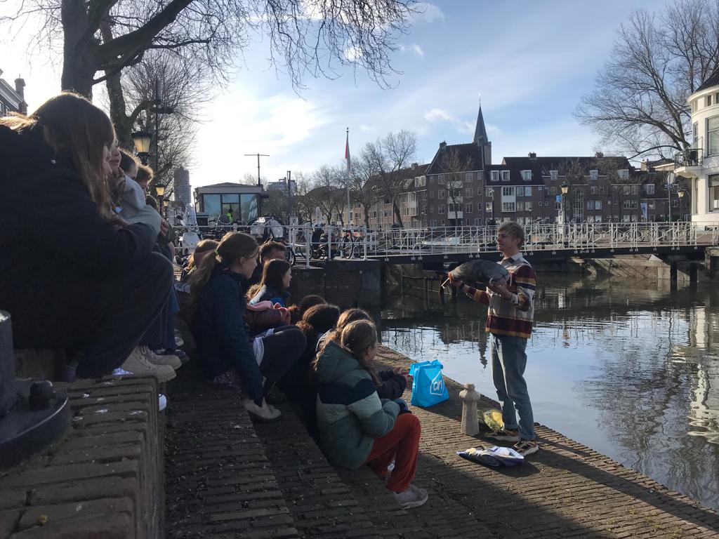 De visdeurbel is weer open en dit jaar extra spannend! 🐟 Met een ornament van de Domtoren, live data en een les voor basisschoolleerlingen. 👉bit.ly/3KZVbVv