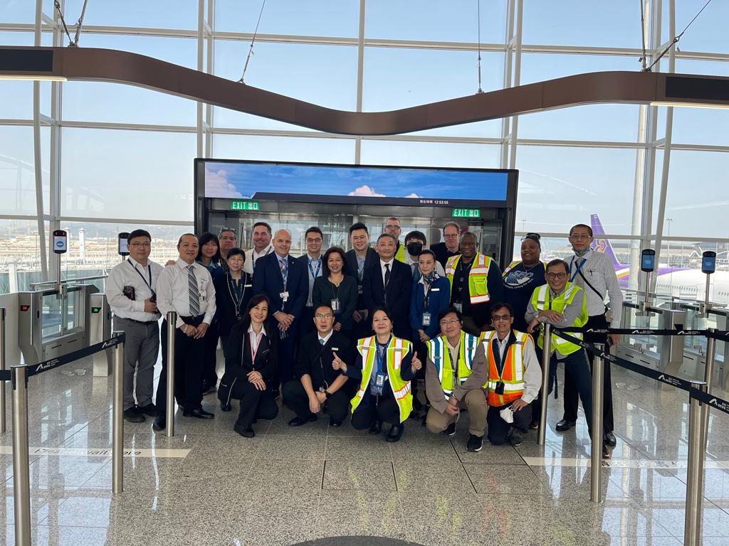 Congratulations @vyau1028 and team on our first departure after over 3yrs or hiatus. Yes… we’re focused on being Safe doing our stretches during briefing and Care for our customers. It’s great to be back!! 💙🇭🇰💙@weareunited @sam_shinohara
