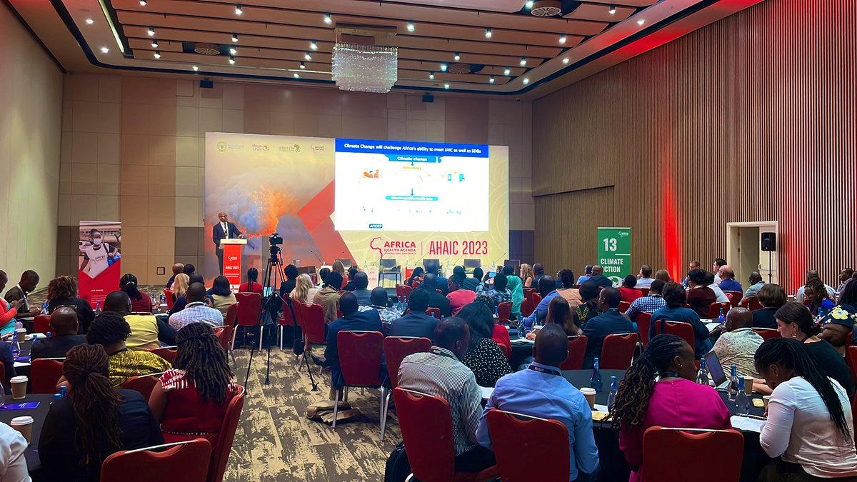 The room is packed at the first #climate session at #AHAIC2023! Exciting to see this energy, interest & leadership focused on increasing the evidence base to protect #health from climate change in Africa