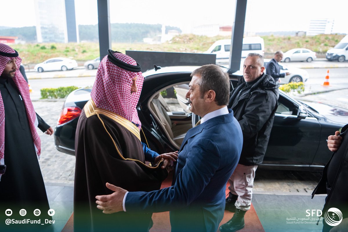 SaudiFund_Dev's tweet photo. تنفيذًا لتوجيهات مقام خادم الحرمين الشريفين وسمو ولي عهده الأمين؛ وقّع معالي رئيس مجلس إدارة #الصندوق_السعودي_للتنمية @AhmedAlKhateeb اليوم في #تركيا مع معالي محافظ البنك المركزي التركي @sahapkavcioglu، اتفاقية بقيمة 5 مليارات دولار وديعة لصالح البنك المركزي التركي https://t.co/KfrOL98Ul6