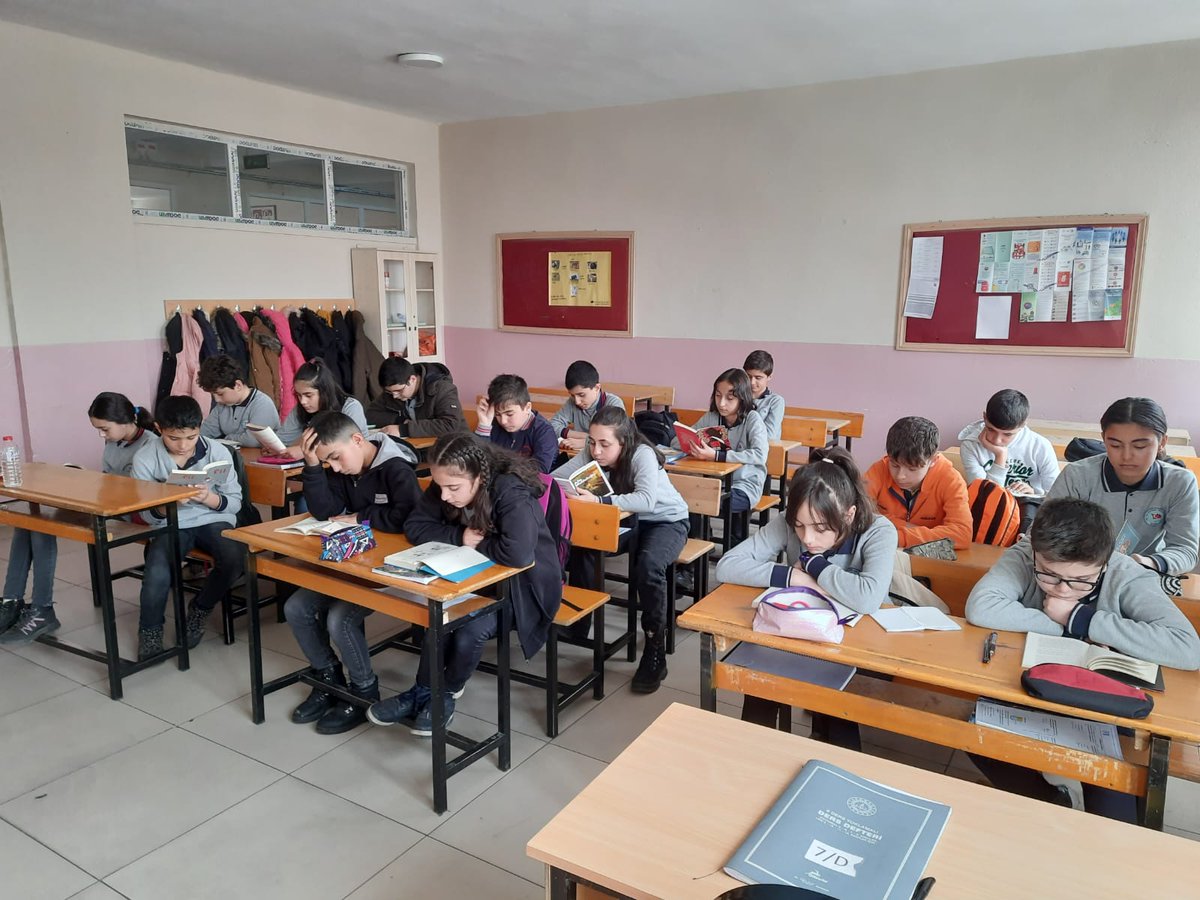 bitlis100yil's tweet photo. Sayfaların ufkunda geleceğe bakıyoruz.📚📖
Bitlis Merkez 100. Yıl Atatürk Ortaokulu
#bitlisokuyor 
@tcmeb 
@Bitlis_Mem 
@Korkmazemin49 https://t.co/gOC2YWukgL