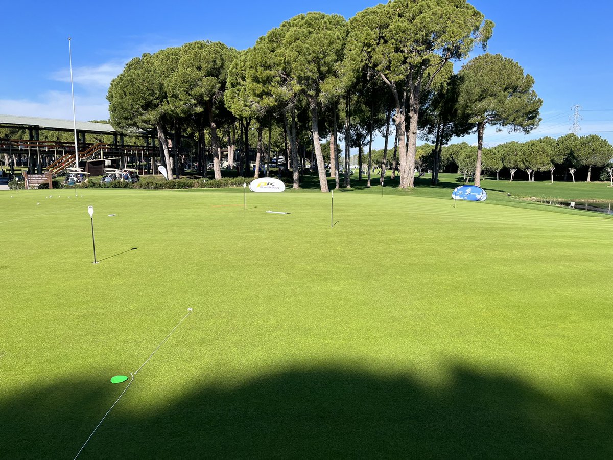 Fabulous weather for our last morning putting ⛳️