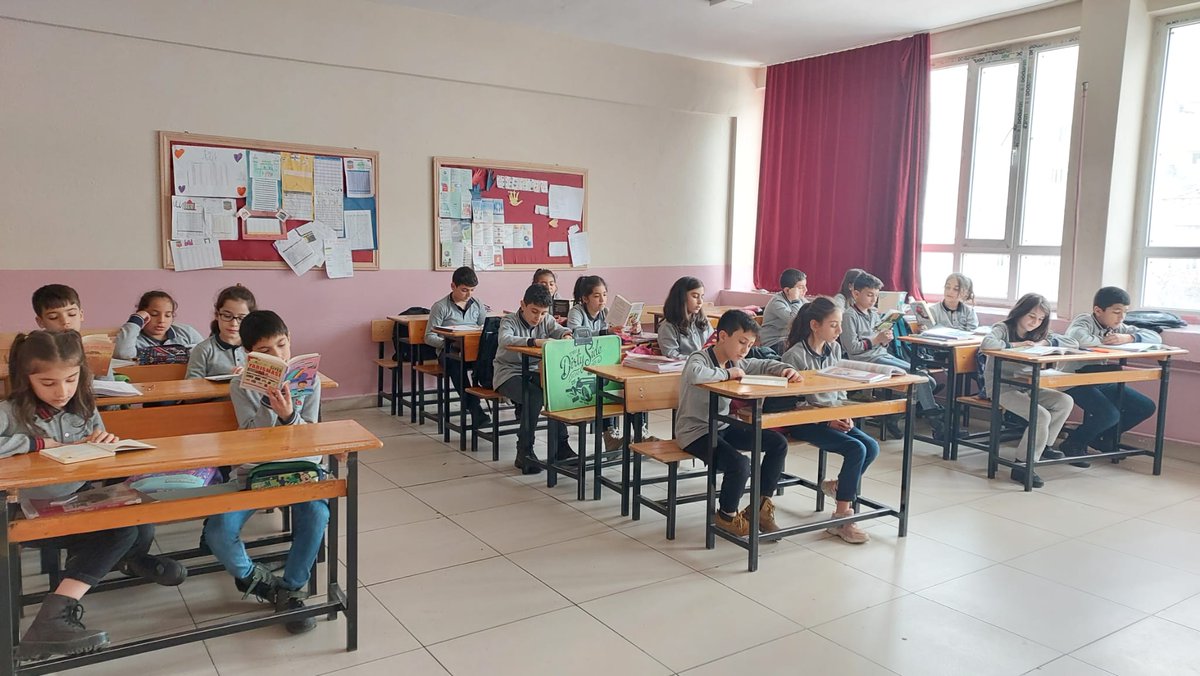 bitlis100yil's tweet photo. Sayfaların ufkunda geleceğe bakıyoruz.📚📖
Bitlis Merkez 100. Yıl Atatürk Ortaokulu
#bitlisokuyor 
@tcmeb 
@Bitlis_Mem 
@Korkmazemin49 https://t.co/HZkbAdSWgi