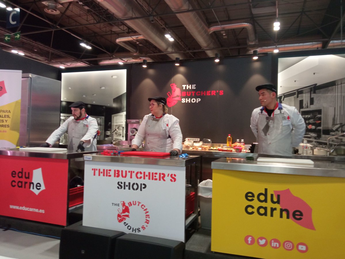 EducarneOficial's tweet photo. ¡Comienza el concurso de Mejor Carnicero/a joven de España! En el espacio #thebutchershop de @MeatAttraction MUCHA SUERTE A TODOS 🙌🏼😉🔥 https://t.co/p5pVGq6Iwy