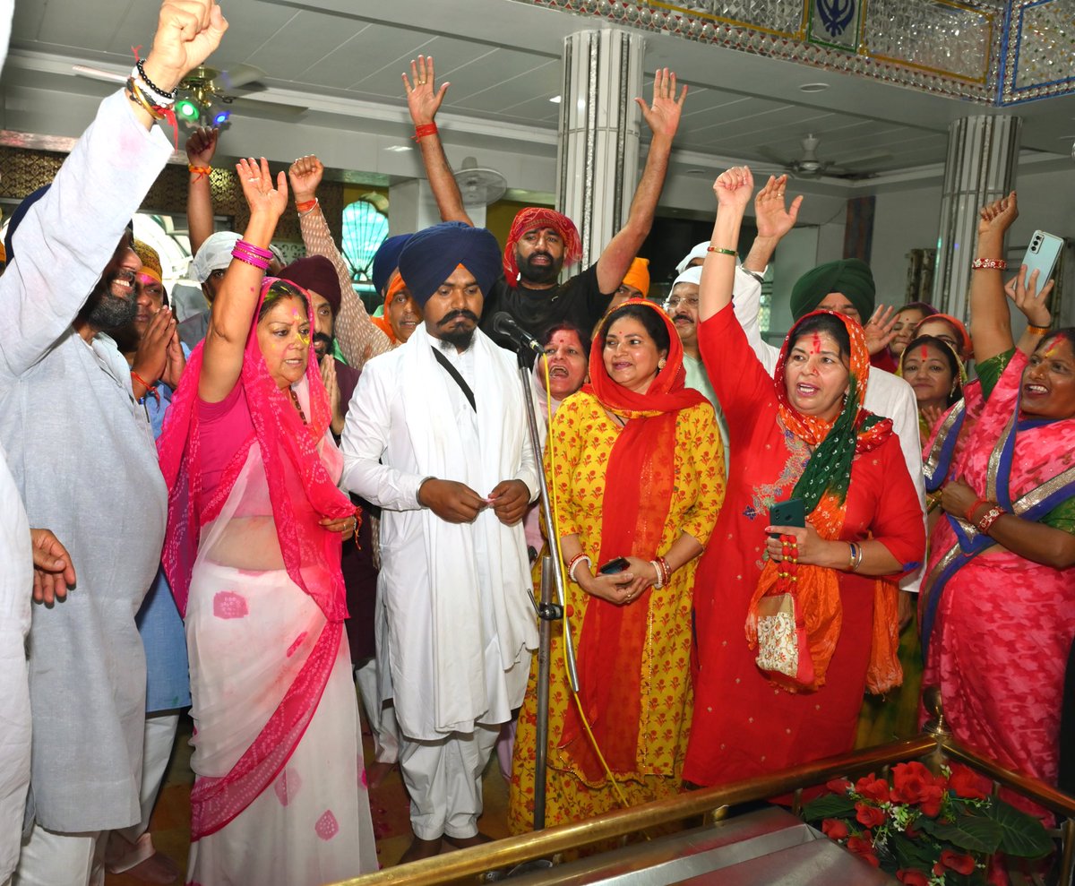 VasundharaBJP's tweet image. इसके बाद गुरुद्वारे में भी मत्था टेकने का अवसर प्राप्त हुआ। इस दौरान गुरु जी से देश व प्रदेश में सुख-समृद्धि की अरदास की।

#GovindDevJi #FaghMahotsav