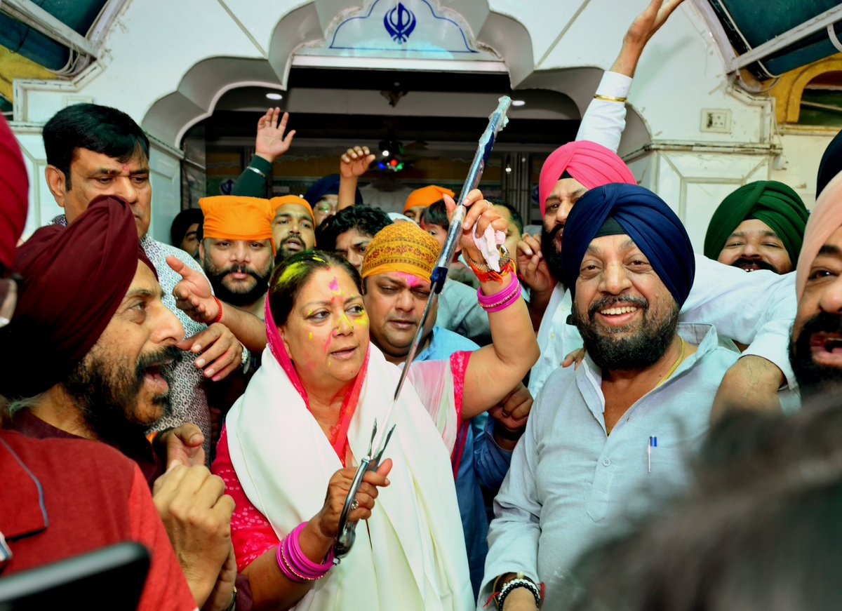 VasundharaBJP's tweet image. इसके बाद गुरुद्वारे में भी मत्था टेकने का अवसर प्राप्त हुआ। इस दौरान गुरु जी से देश व प्रदेश में सुख-समृद्धि की अरदास की।

#GovindDevJi #FaghMahotsav