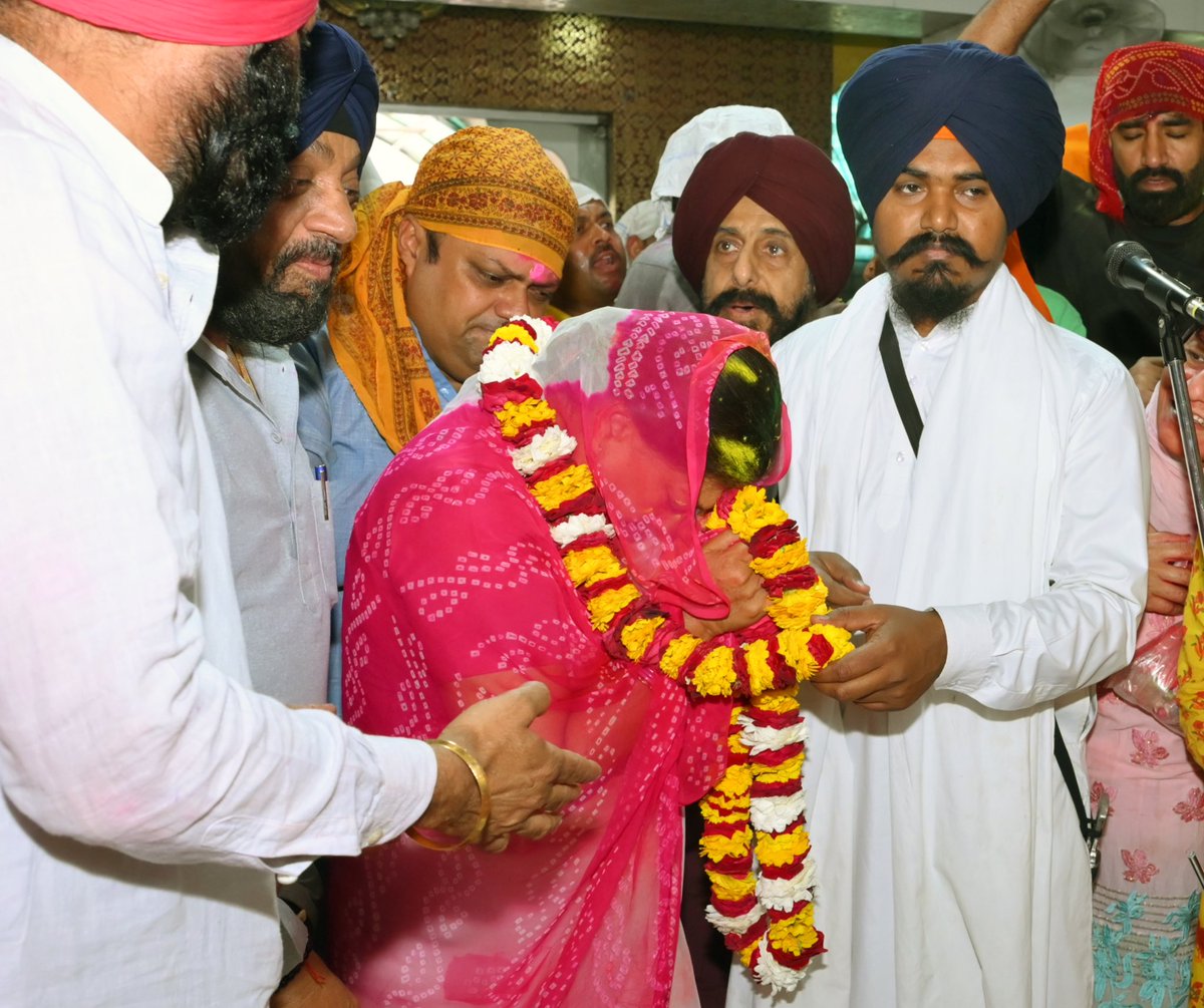 VasundharaBJP's tweet image. इसके बाद गुरुद्वारे में भी मत्था टेकने का अवसर प्राप्त हुआ। इस दौरान गुरु जी से देश व प्रदेश में सुख-समृद्धि की अरदास की।

#GovindDevJi #FaghMahotsav