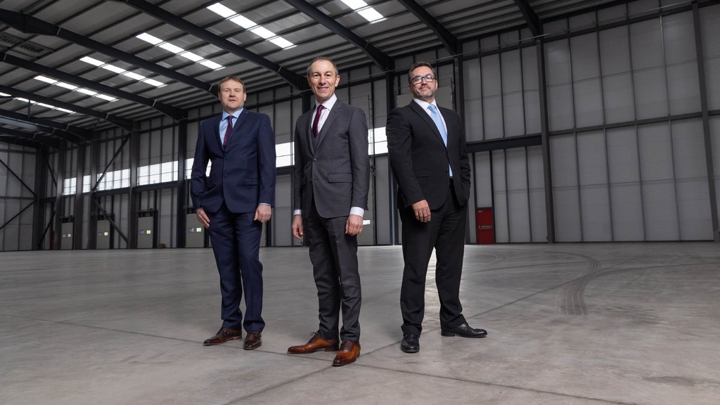NEWS: Zeus, the Irish-owned global packaging supply chain solutions company, has announced the planned opening of a 70,000sq ft logistics facility in Watergrasshill, Cork. 40 new roles will be created at the facility over the next 18 months.

Read more: zeuspackaging.com/ie/blog/Zeus-o…